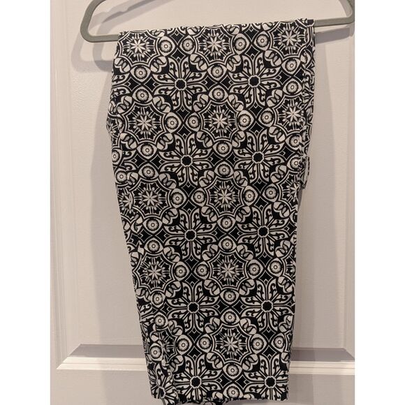 🖤 Chic Talbots Woman Black & White Medallion Stretch Cropped/Ankle Pants - 16W - Picture 3 of 7